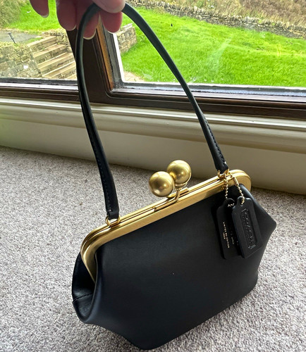 Coach black leather kisslock - black,